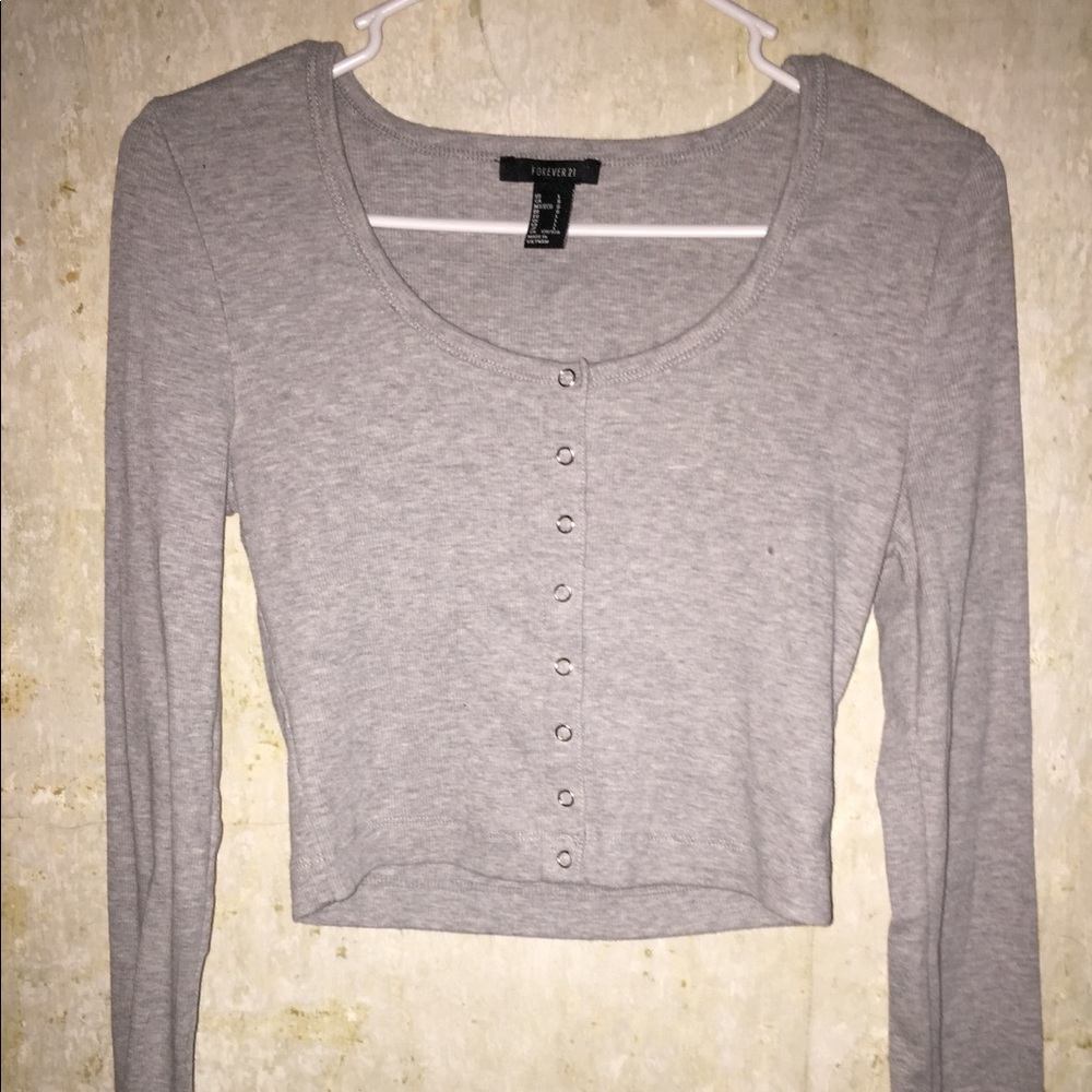 2 grey long sleeve crop tops